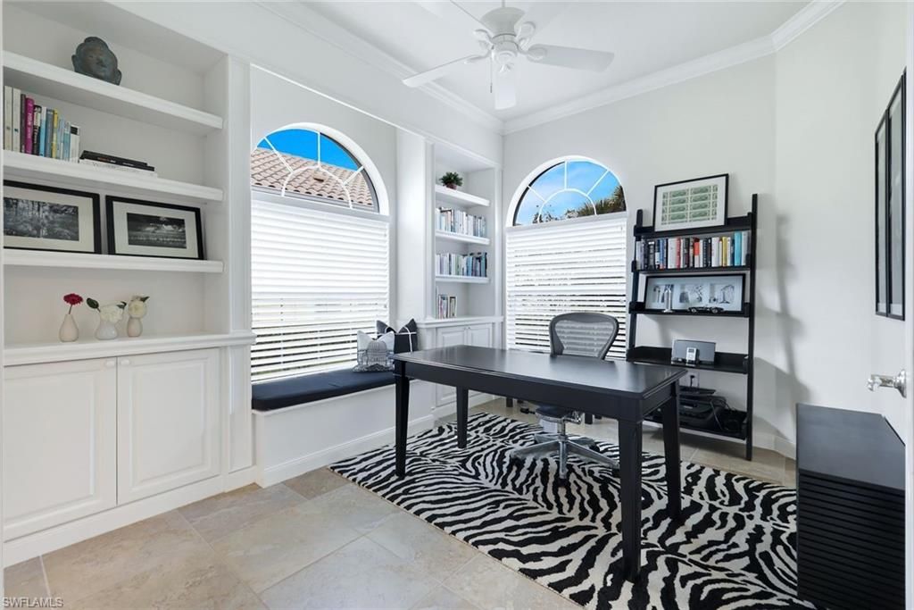 Home Office, Interior