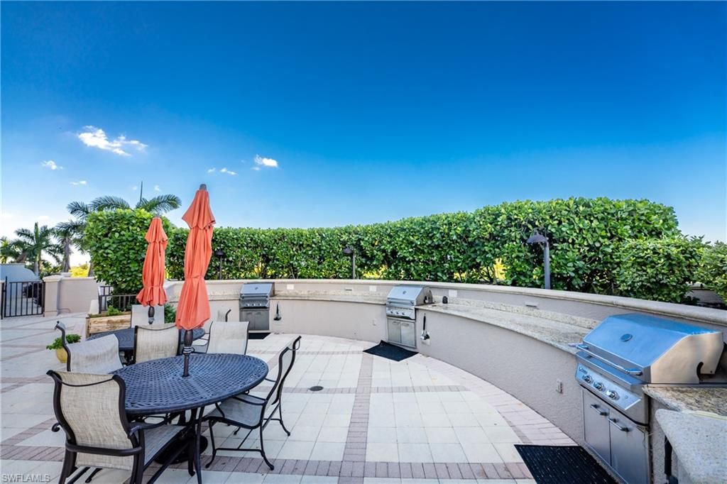 Exterior, Outdoor Kitchen