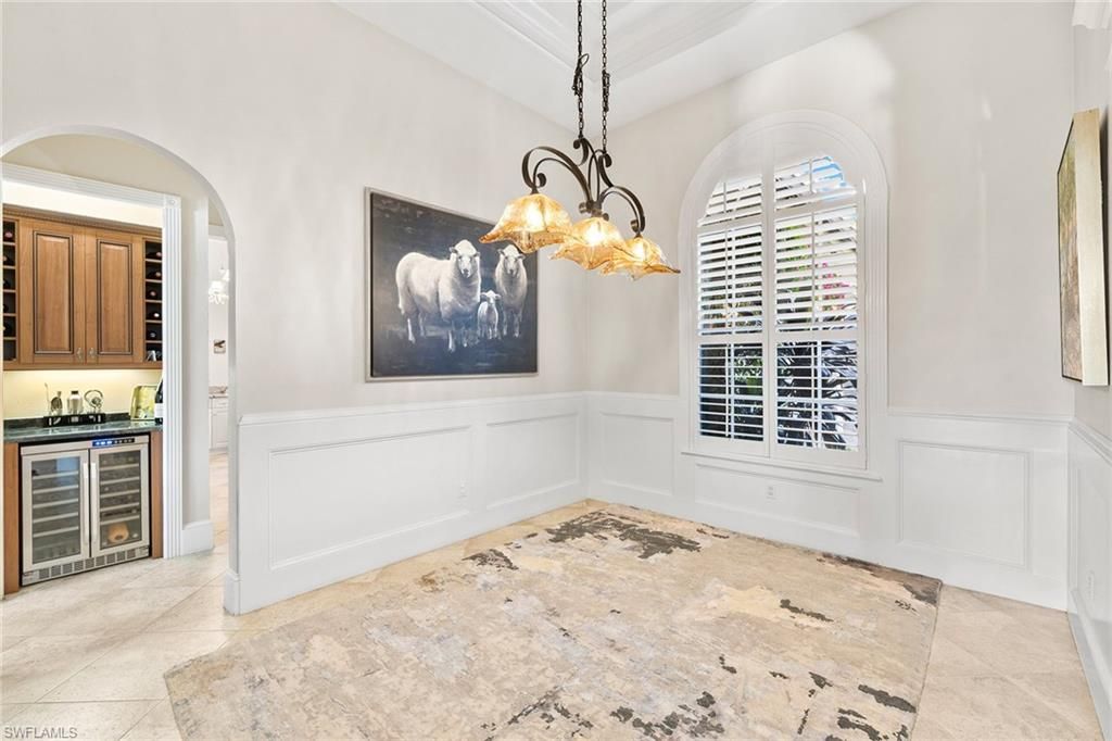 Chandelier, Empty room, Interior, Pendant Lights