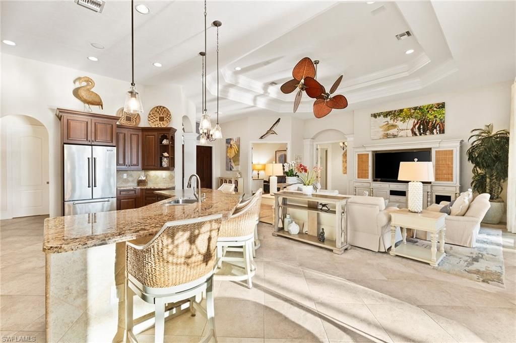 Dining room, Interior, Kitchen, Living room, Pendant Lights, Recessed Lighting, Stainless Steel Appliances