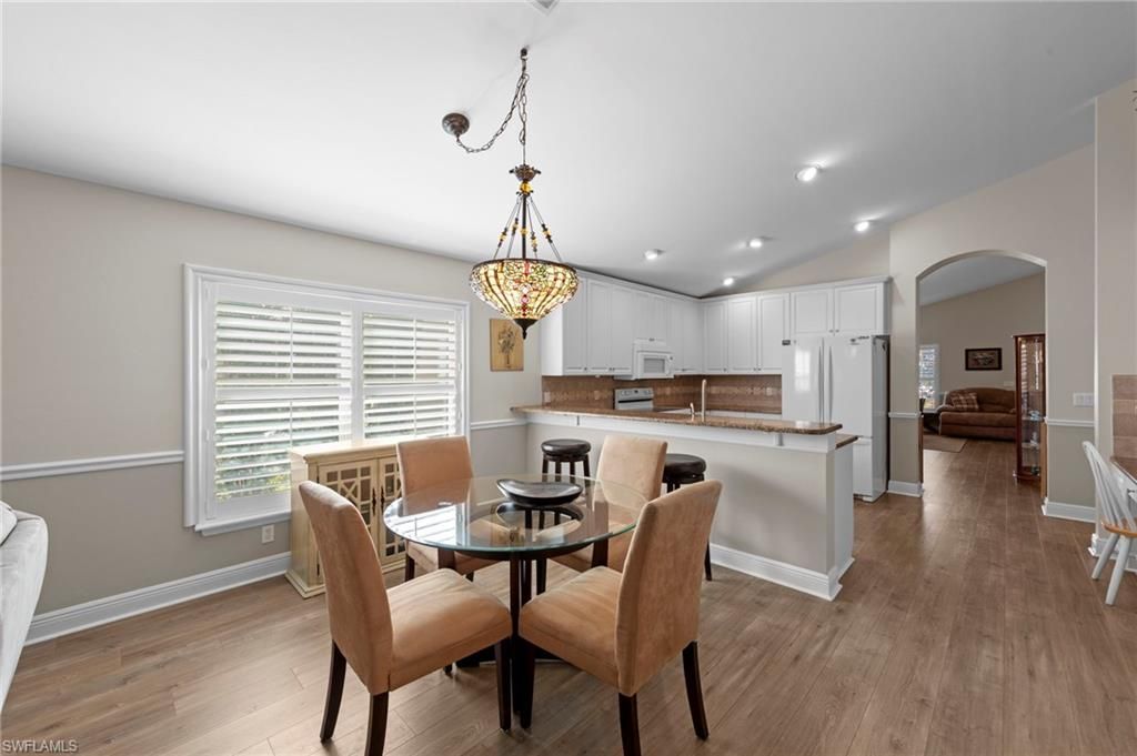 Dining room, Interior, Kitchen, Pendant Lights, Recessed Lighting, Wood Texture Flooring