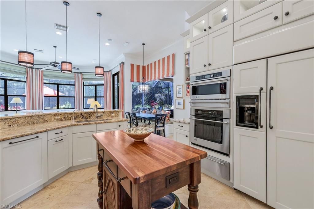 Dining room, Interior, Kitchen, Pendant Lights, Recessed Lighting, Stainless Steel Appliances