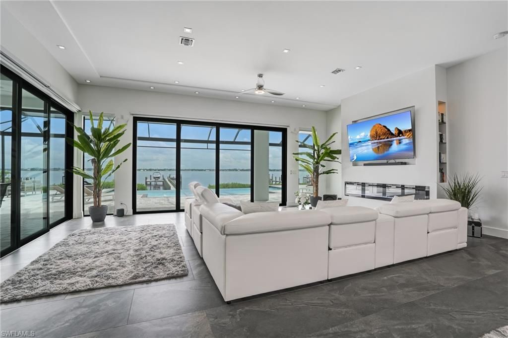 Interior, Living room, Recessed Lighting, Water