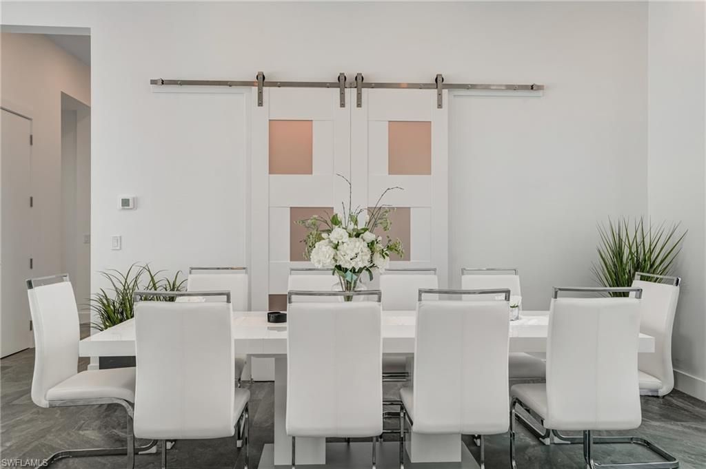 Dining room, Interior