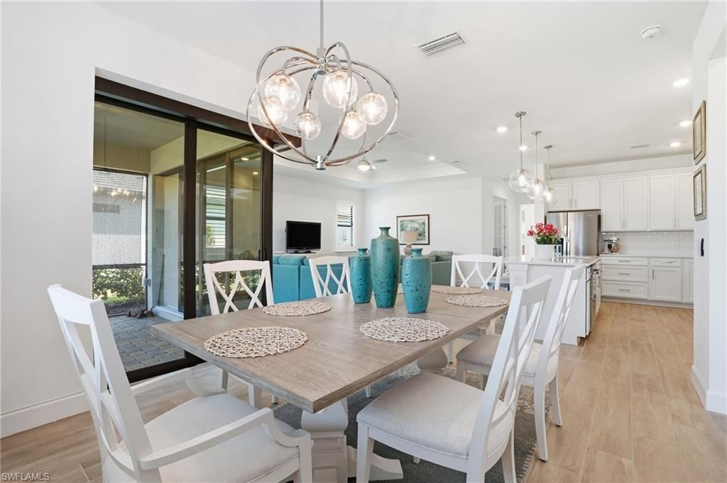 Dining room, Interior, Kitchen, Pendant Lights, Recessed Lighting, Wood Texture Flooring