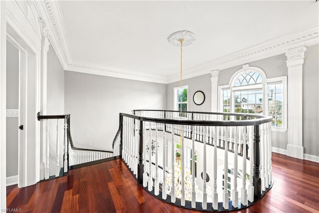 Interior, Pendant Lights, Wood Texture Flooring
