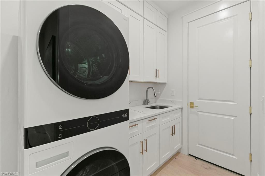 Interior, Kitchen, Washer, Wood Texture Flooring