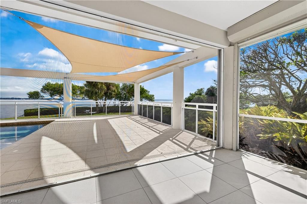 Interior, Sun Room, Water