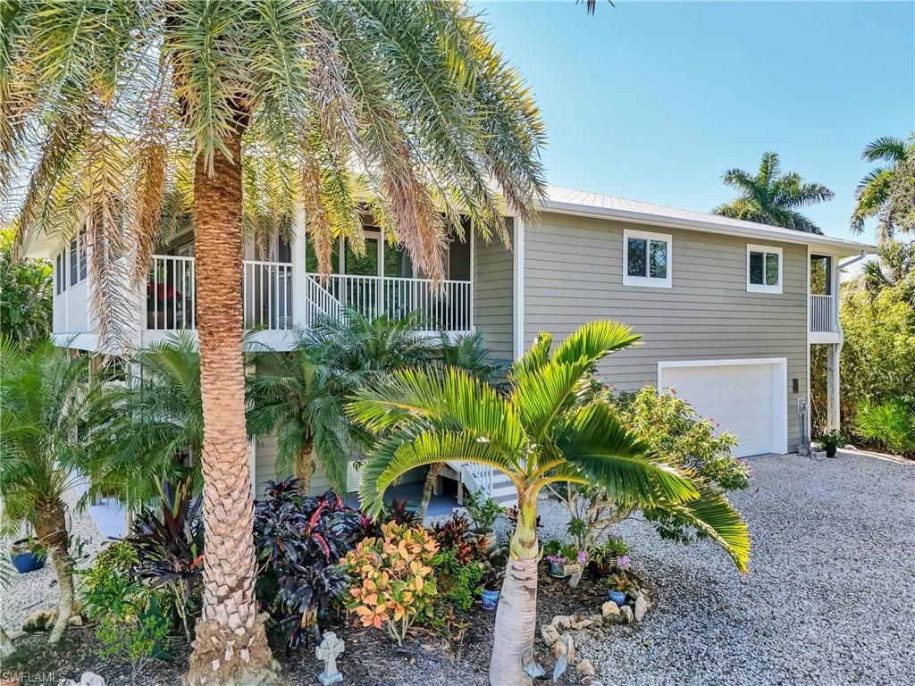 Attached, Exterior, Facade, Raised Ranch