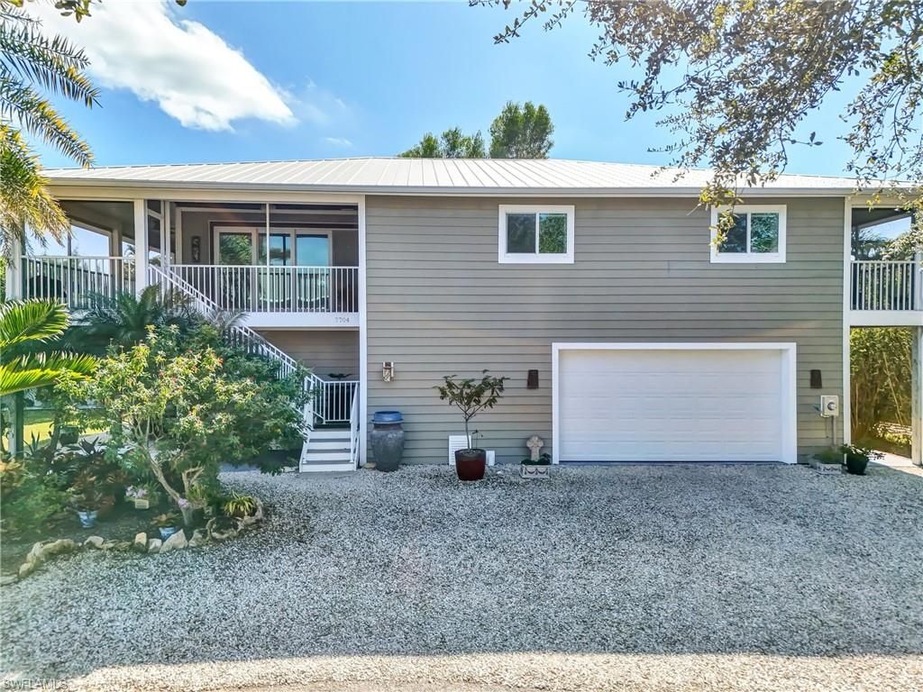 Attached, Exterior, Facade, Raised Ranch