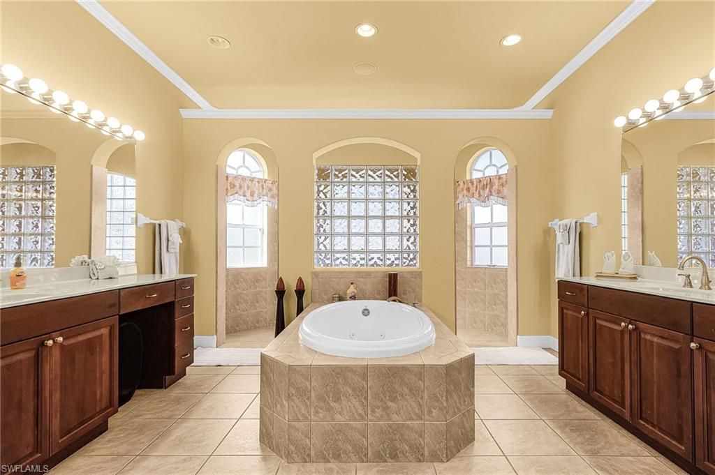 Bathroom, Dual Sink Vanities, Interior, Recessed Lighting