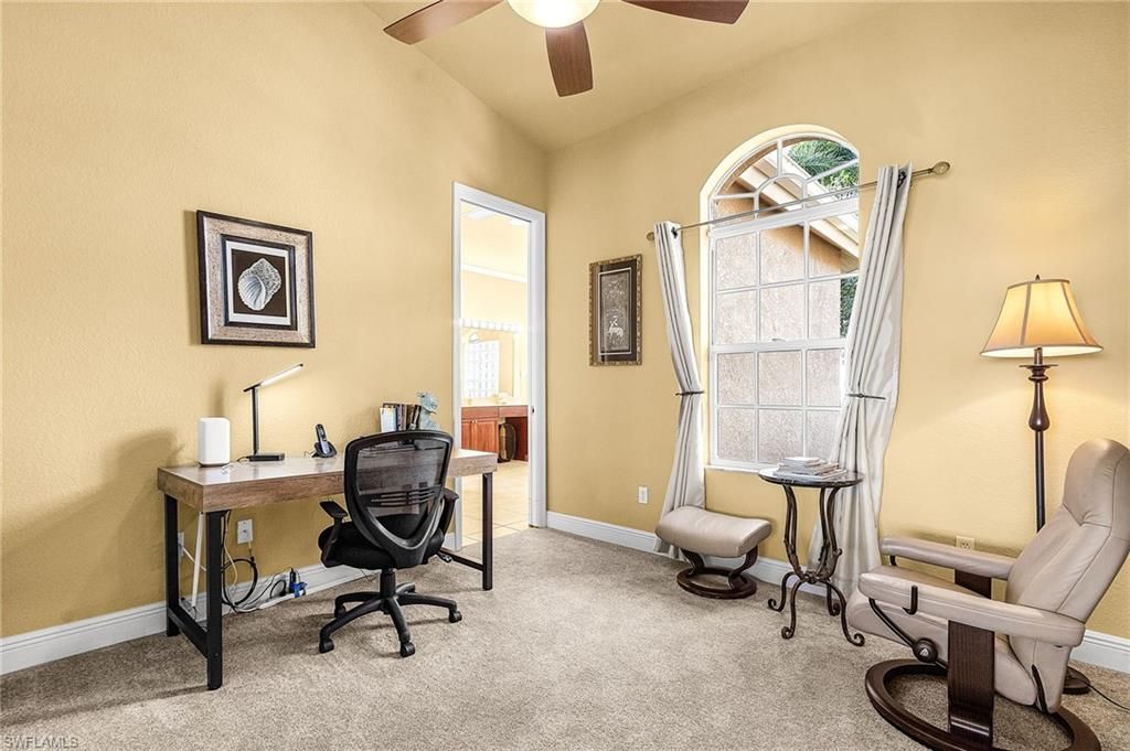 Home Office, Interior