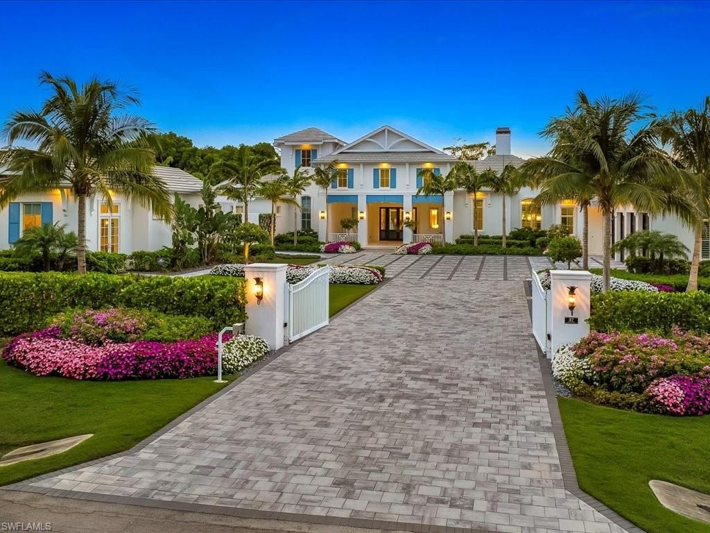 Exterior, Facade, Mediterranean