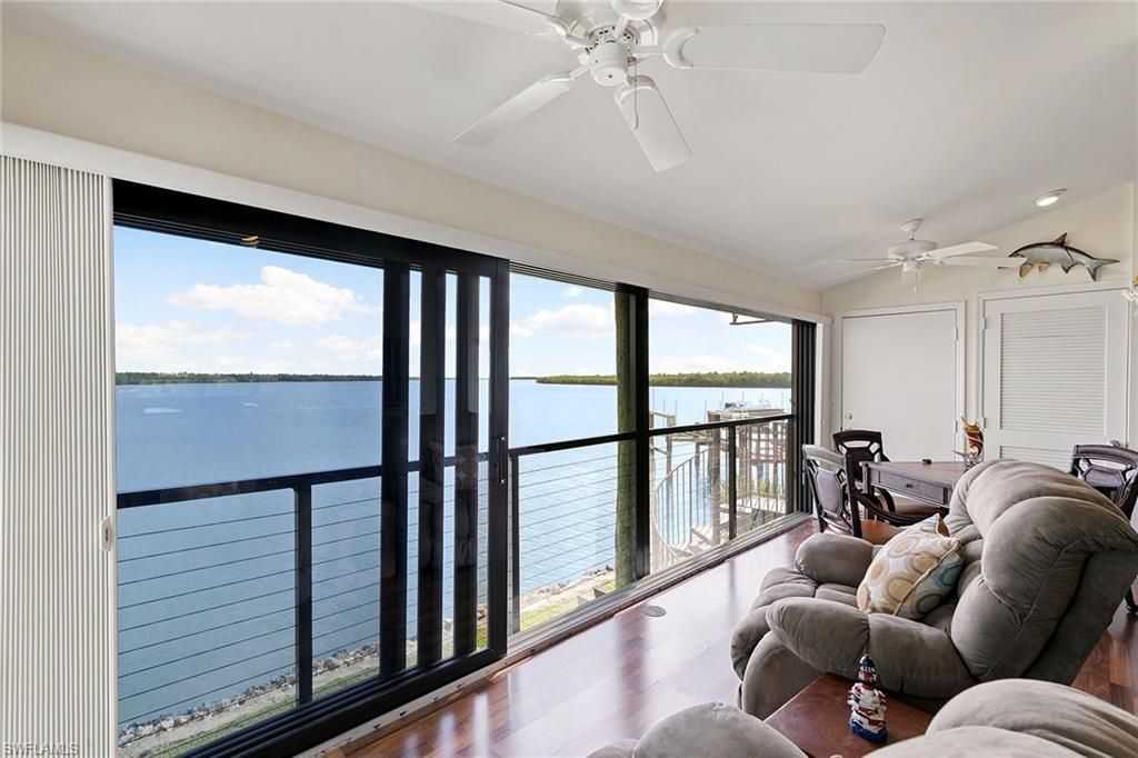 Interior, Recessed Lighting, Water, Wood Texture Flooring