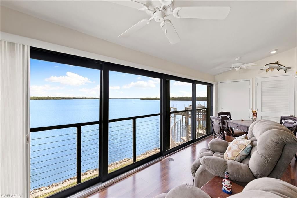 Interior, Recessed Lighting, Water, Wood Texture Flooring