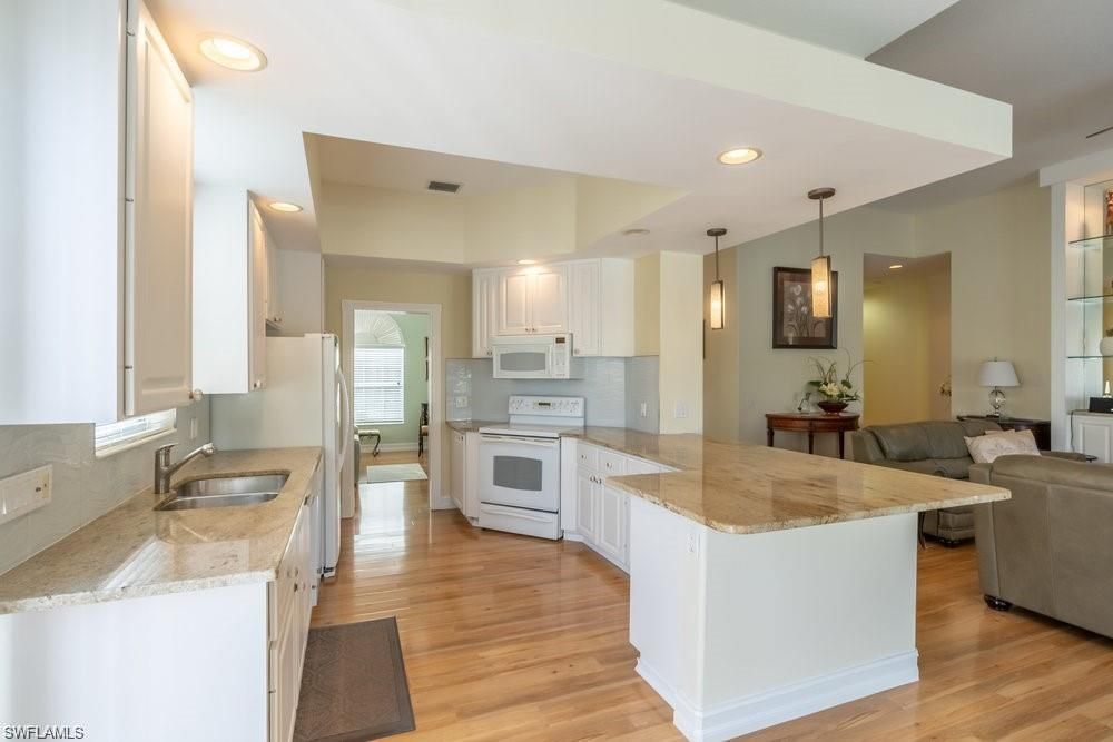 Interior, Kitchen, Living room, Pendant Lights, Recessed Lighting, Wood Texture Flooring