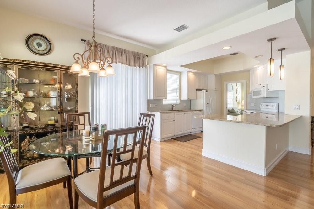 Dining room, Interior, Kitchen, Pendant Lights, Recessed Lighting, Wood Texture Flooring