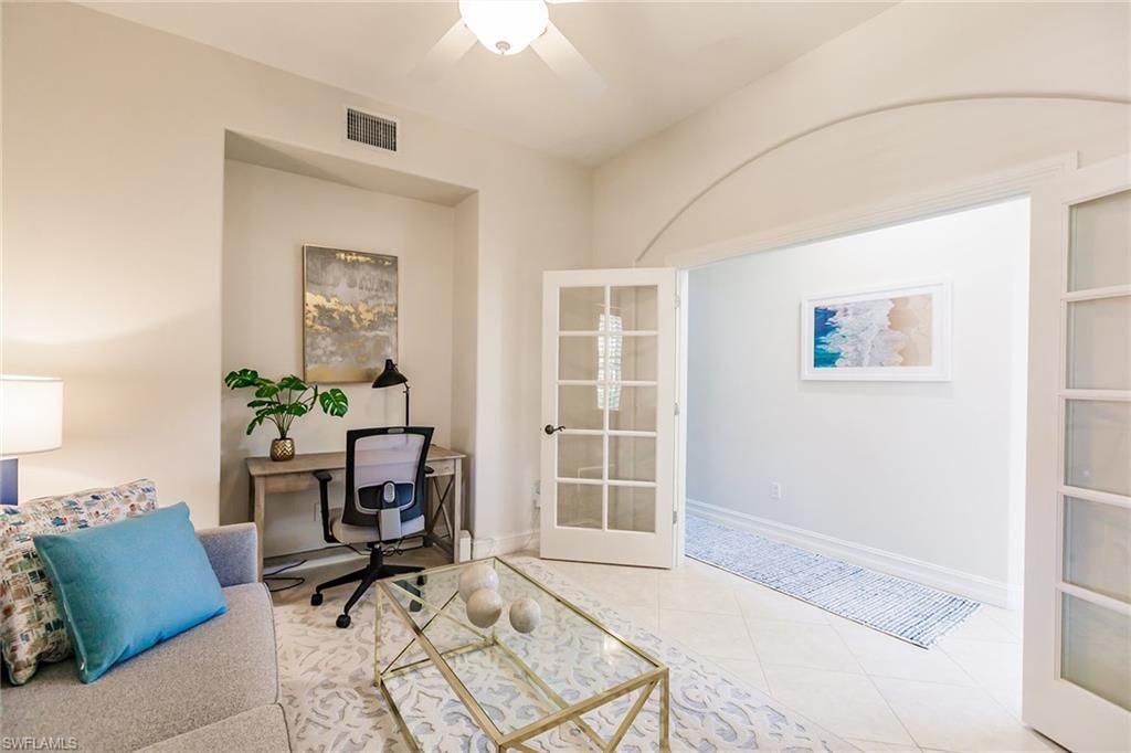 Home Office, Interior