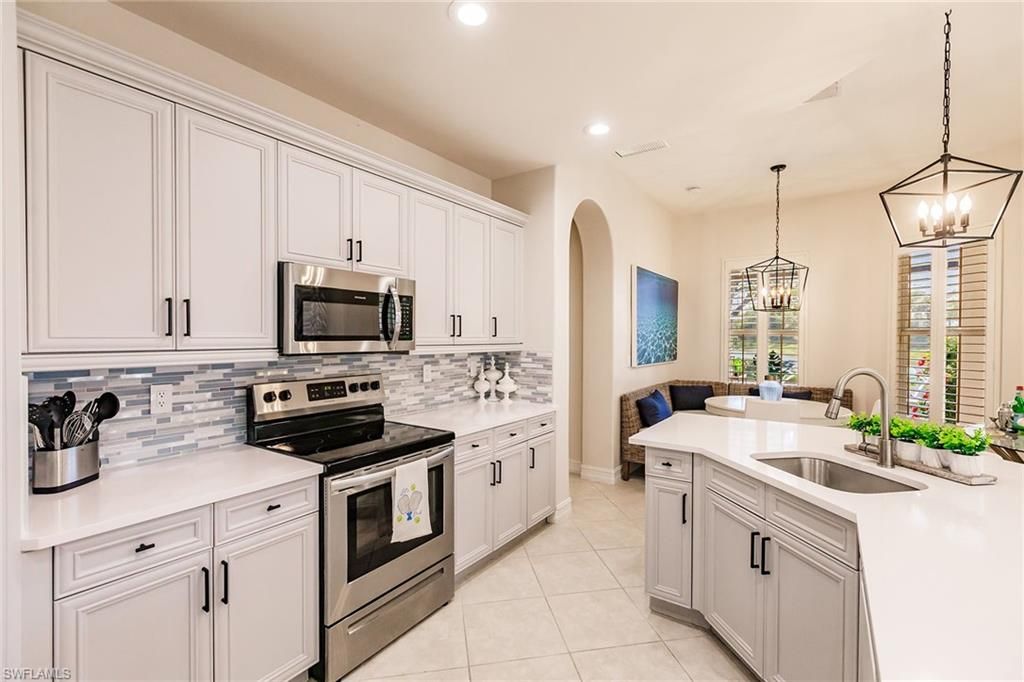 Dining room, Interior, Kitchen, Pendant Lights, Recessed Lighting, Stainless Steel Appliances