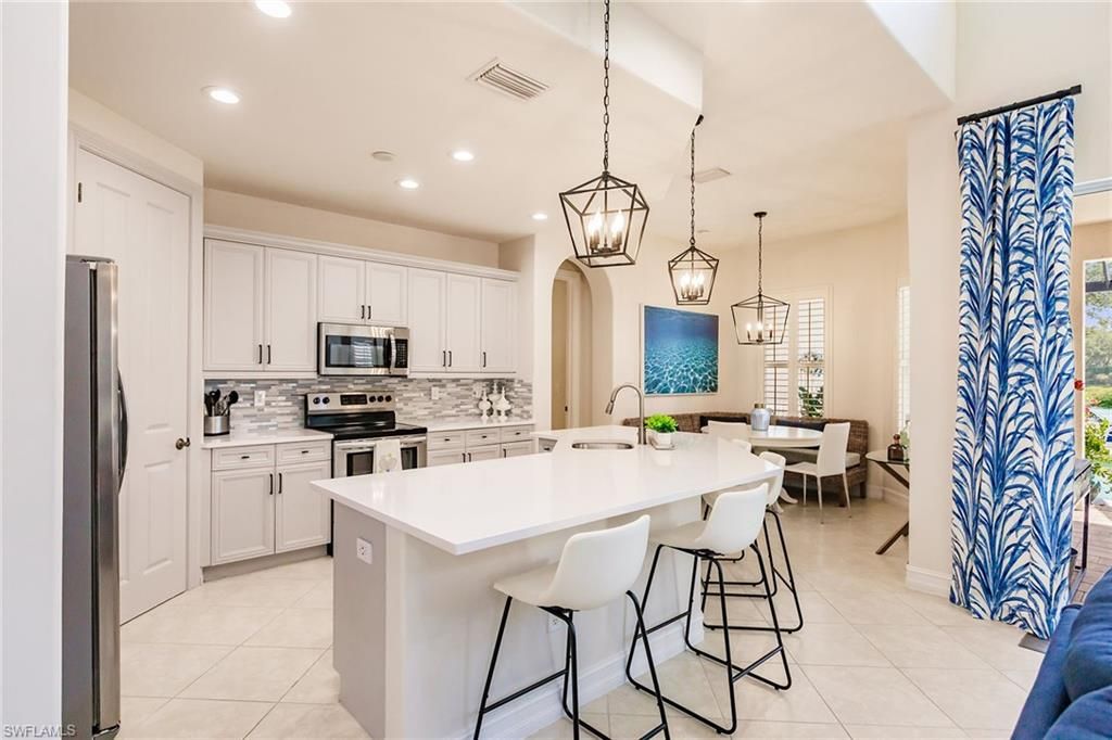 Dining room, Interior, Kitchen, Pendant Lights, Recessed Lighting, Stainless Steel Appliances