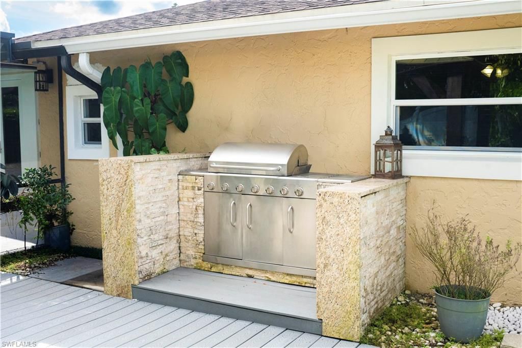 Exterior, Outdoor Kitchen