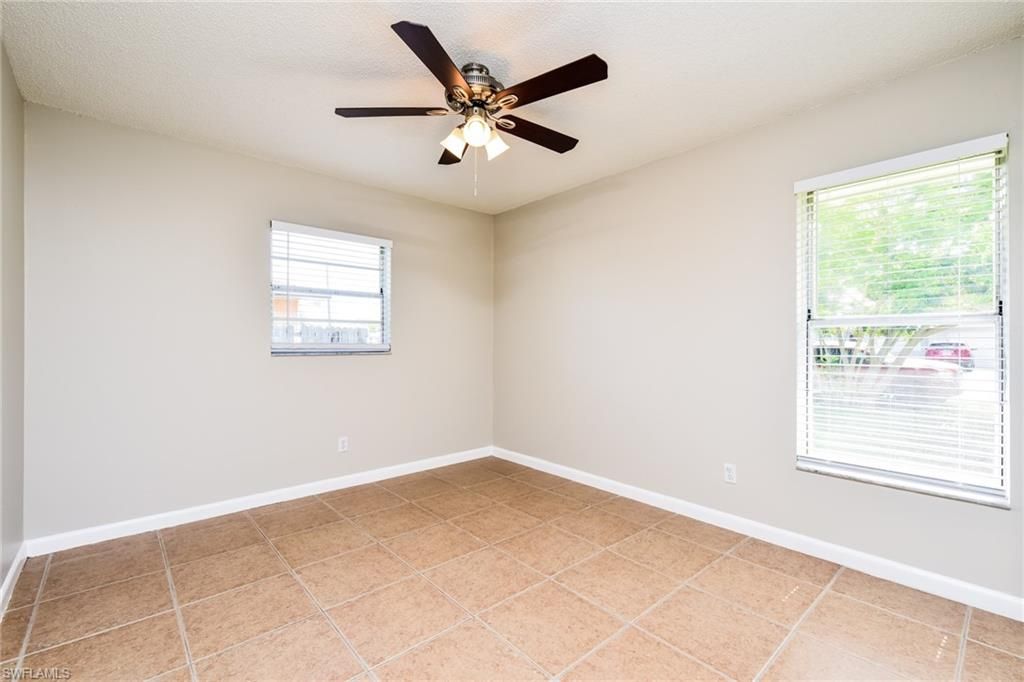 Empty room, Interior