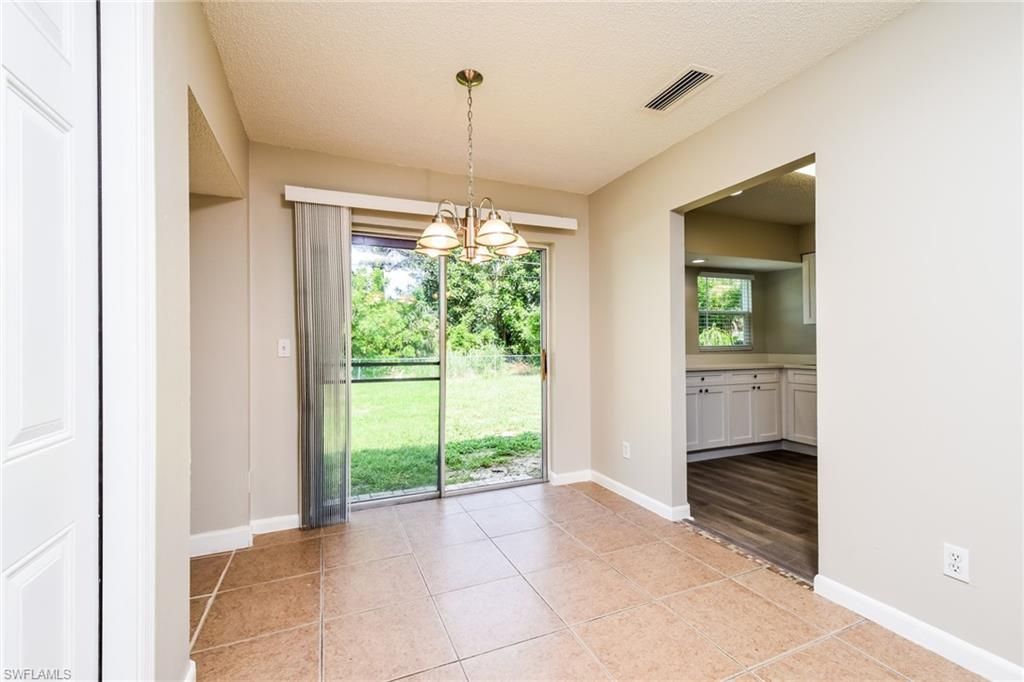 Empty room, Interior, Pendant Lights