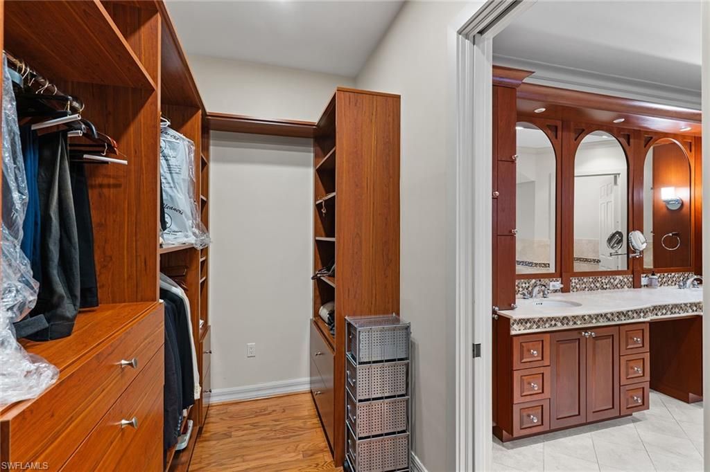Interior, Walk-in Closets, Wood Texture Flooring