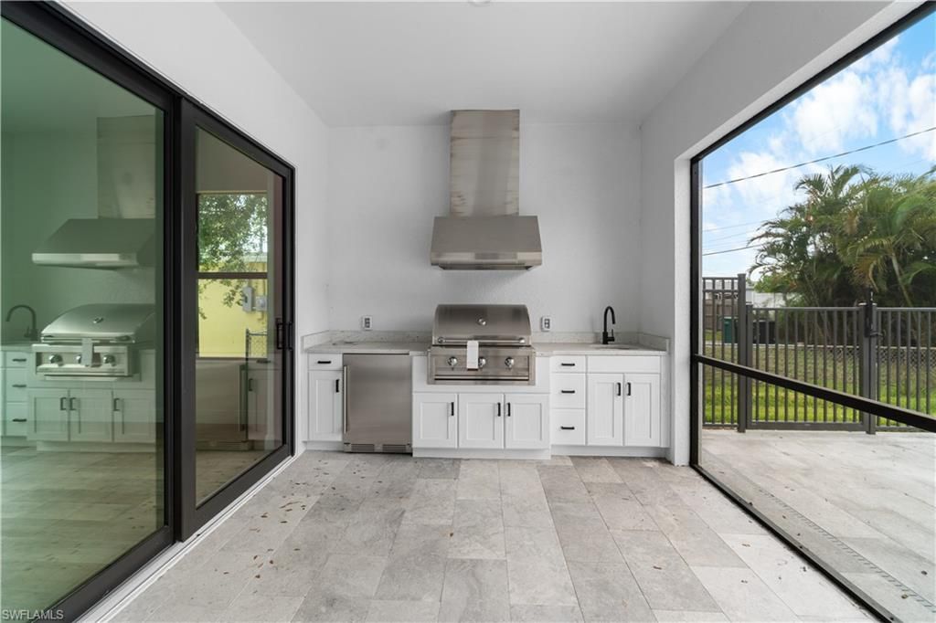 Interior, Stainless Steel Appliances