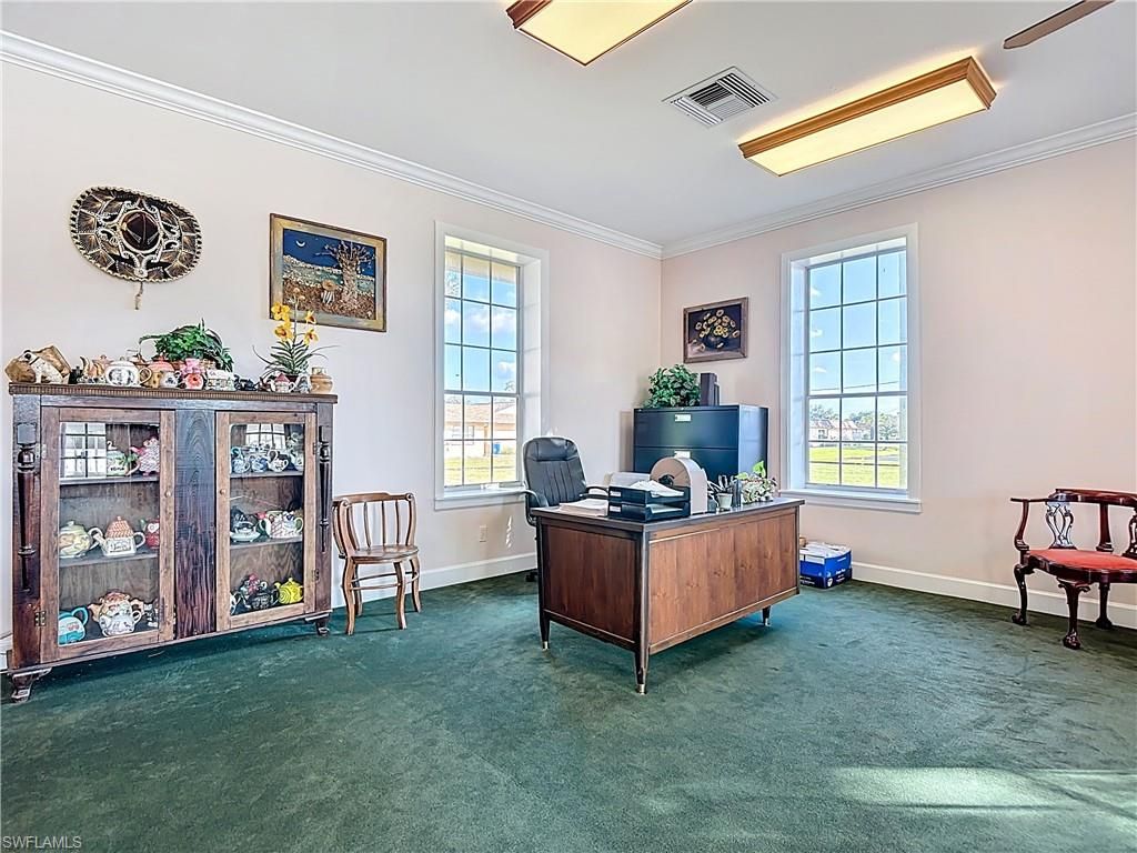 Home Office, Interior