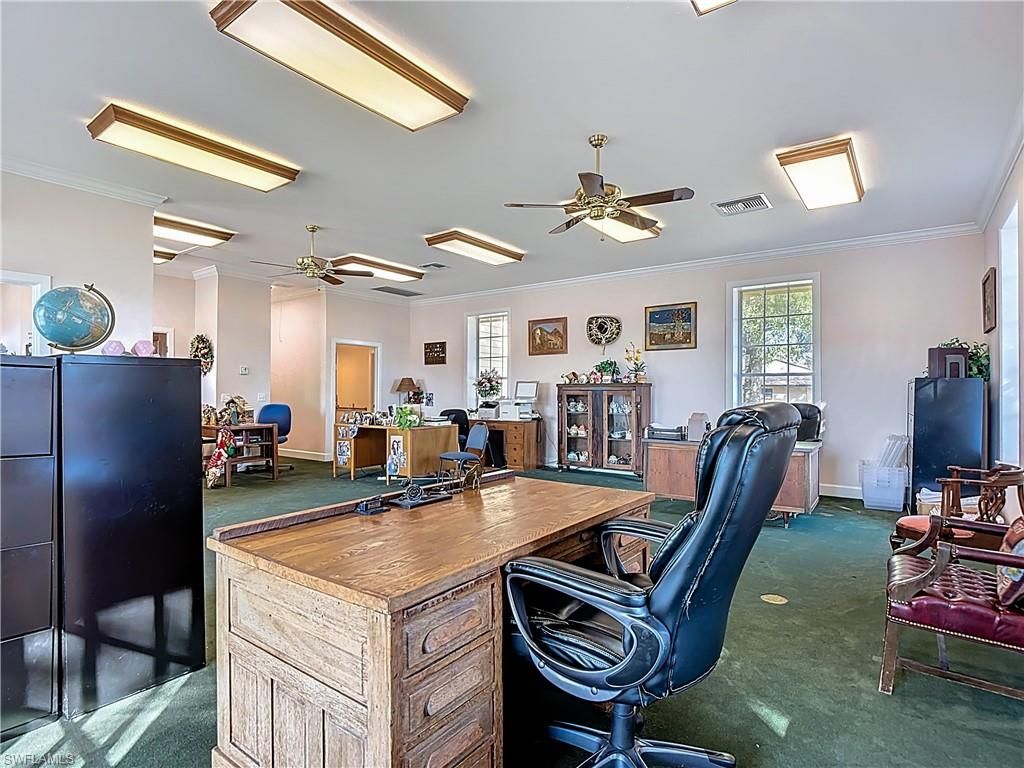 Home Office, Interior