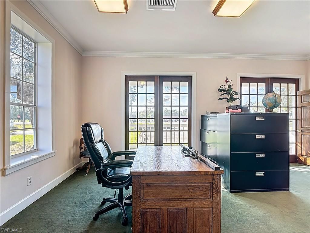 Home Office, Interior