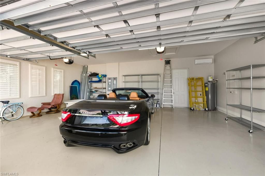Garage, Interior