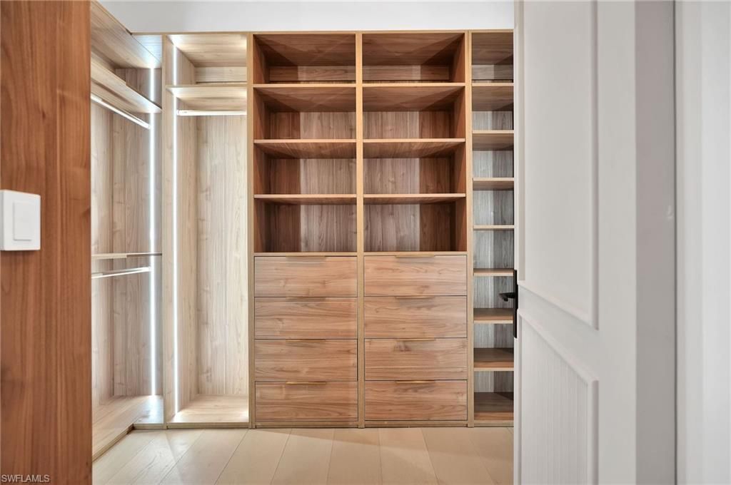 Interior, Walk-in Closets, Wood Texture Flooring