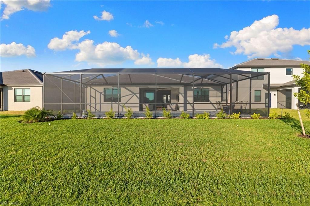 Backyard, Exterior, Facade, Modern