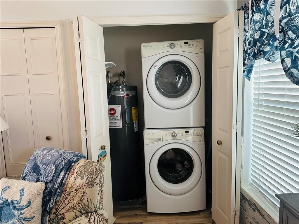 Interior, Utility Closets, Washer, Wood Texture Flooring