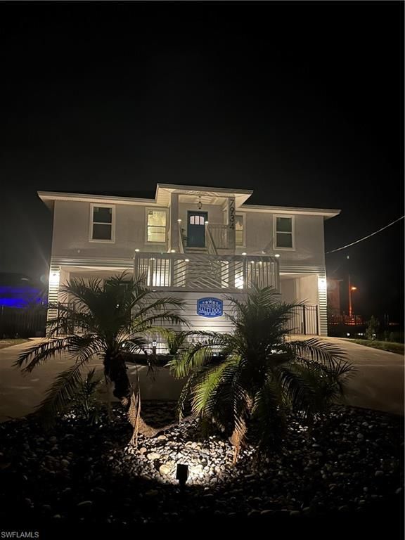 Exterior, Facade, American Foursquare