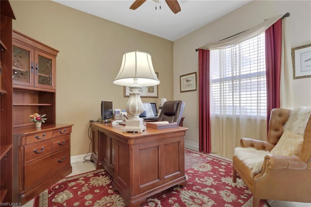 Home Office, Interior