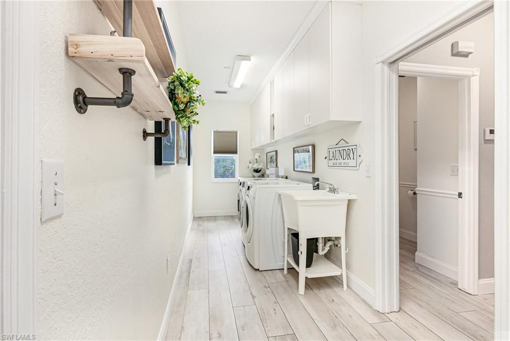Interior, Washer, Wood Texture Flooring