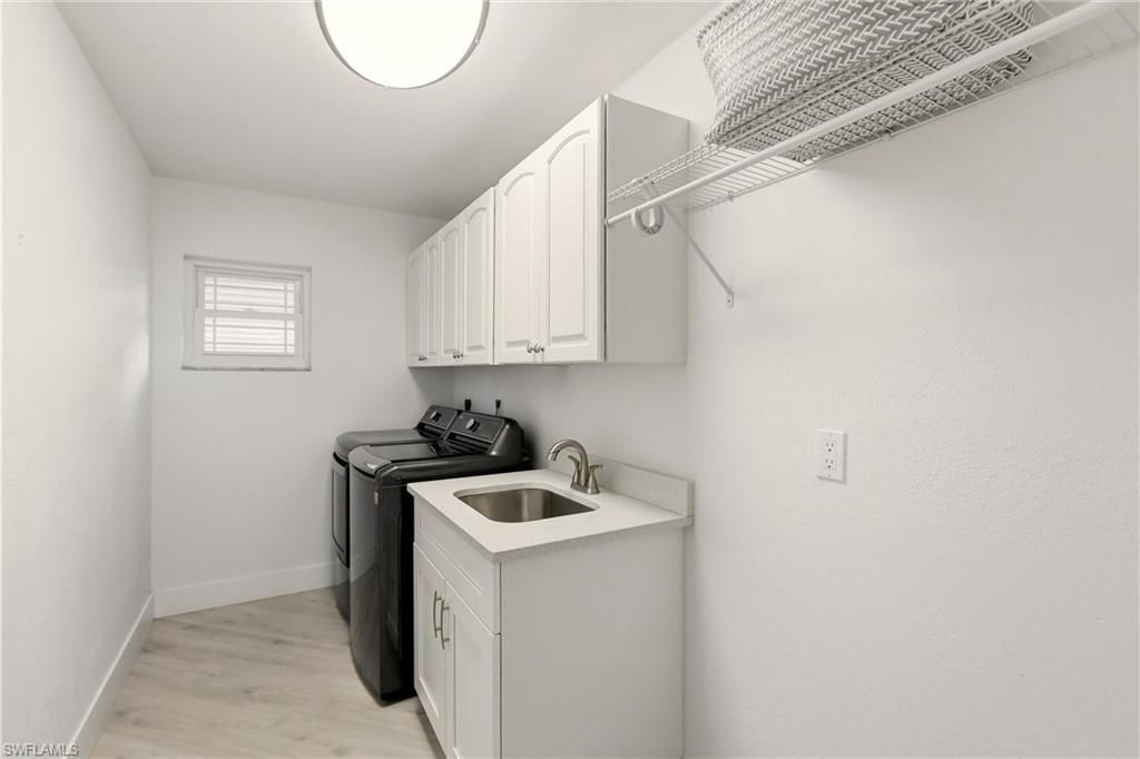 Interior, Washer, Wood Texture Flooring