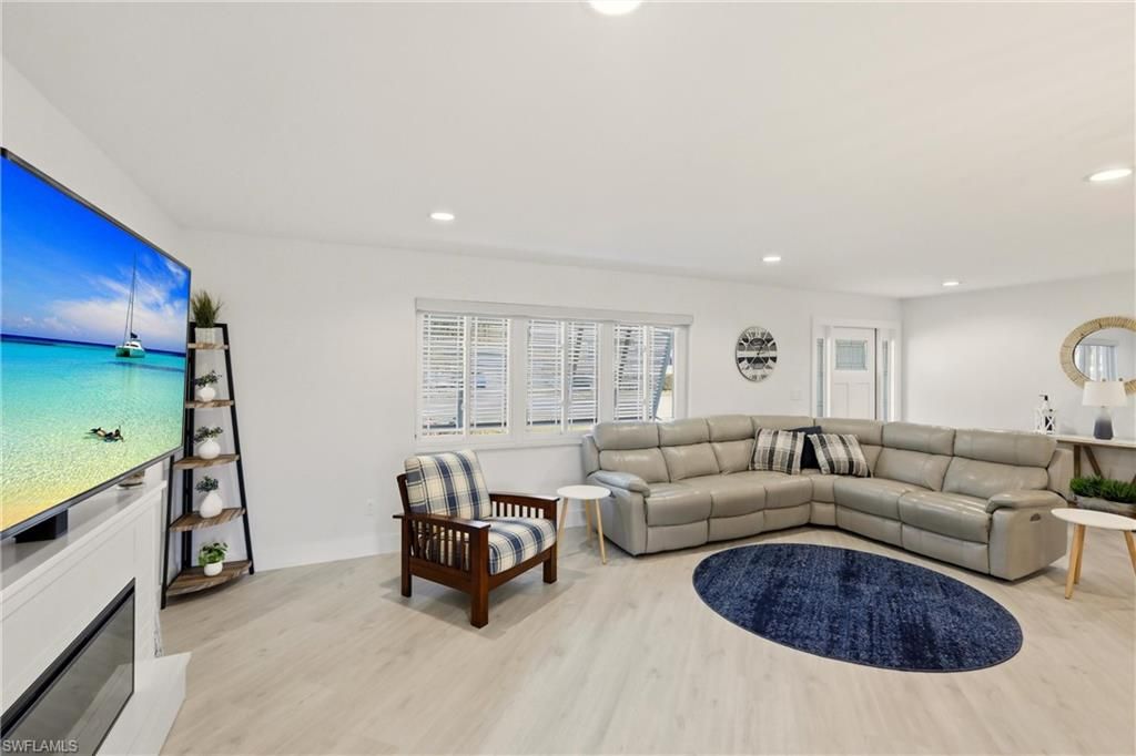 Interior, Living room, Recessed Lighting, Water, Wood Texture Flooring