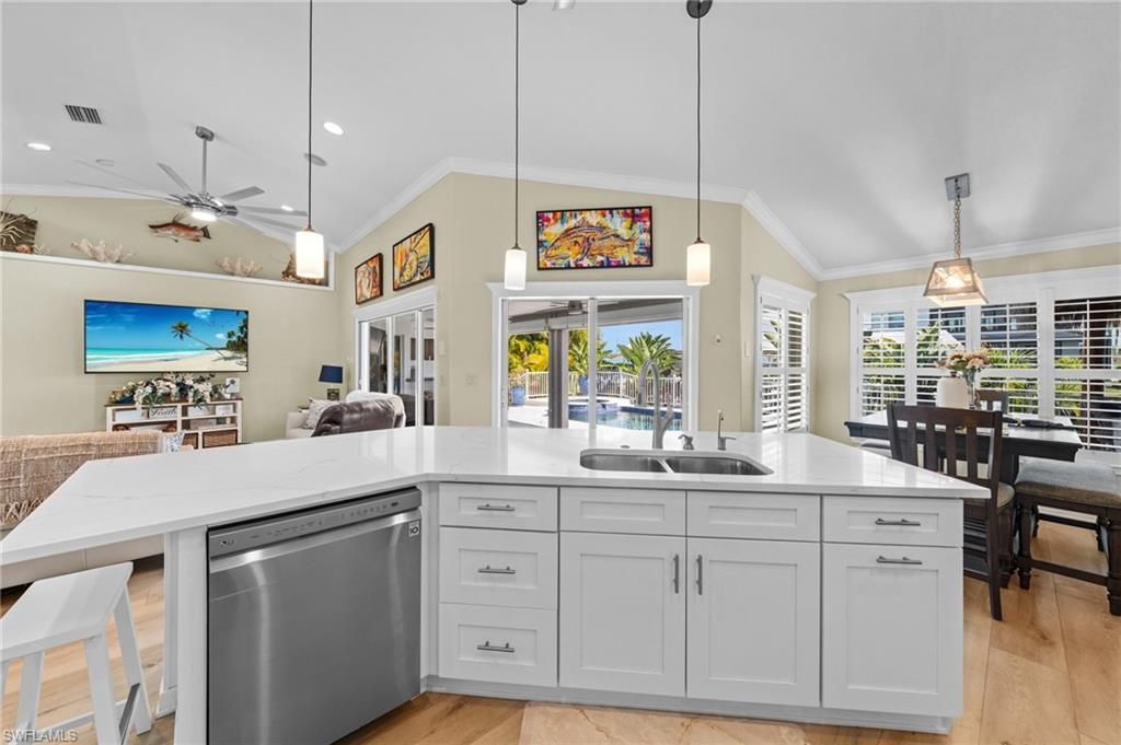 Dining room, Interior, Kitchen, Pendant Lights, Recessed Lighting, Wood Texture Flooring