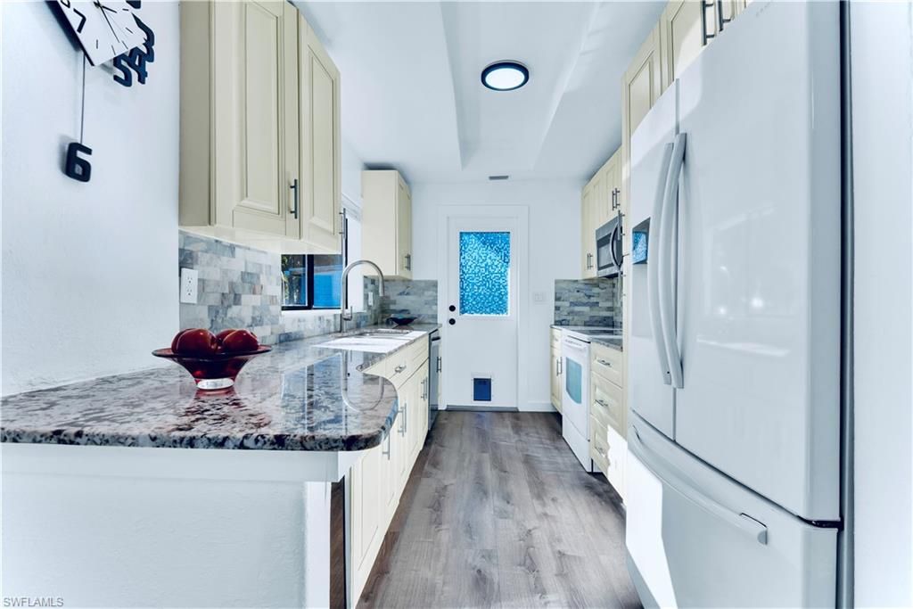 Interior, Kitchen, Recessed Lighting, Wood Texture Flooring