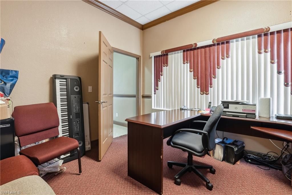 Home Office, Interior