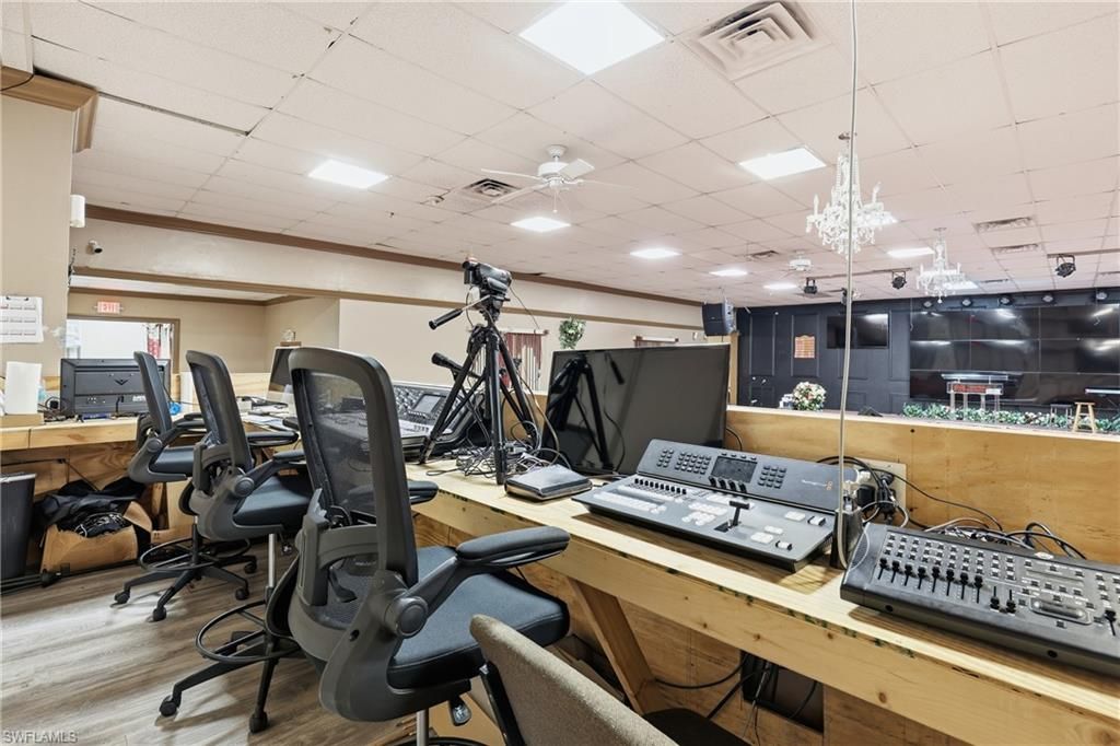 Chandelier, Fitness Equipment, Home Office, Interior, Recessed Lighting