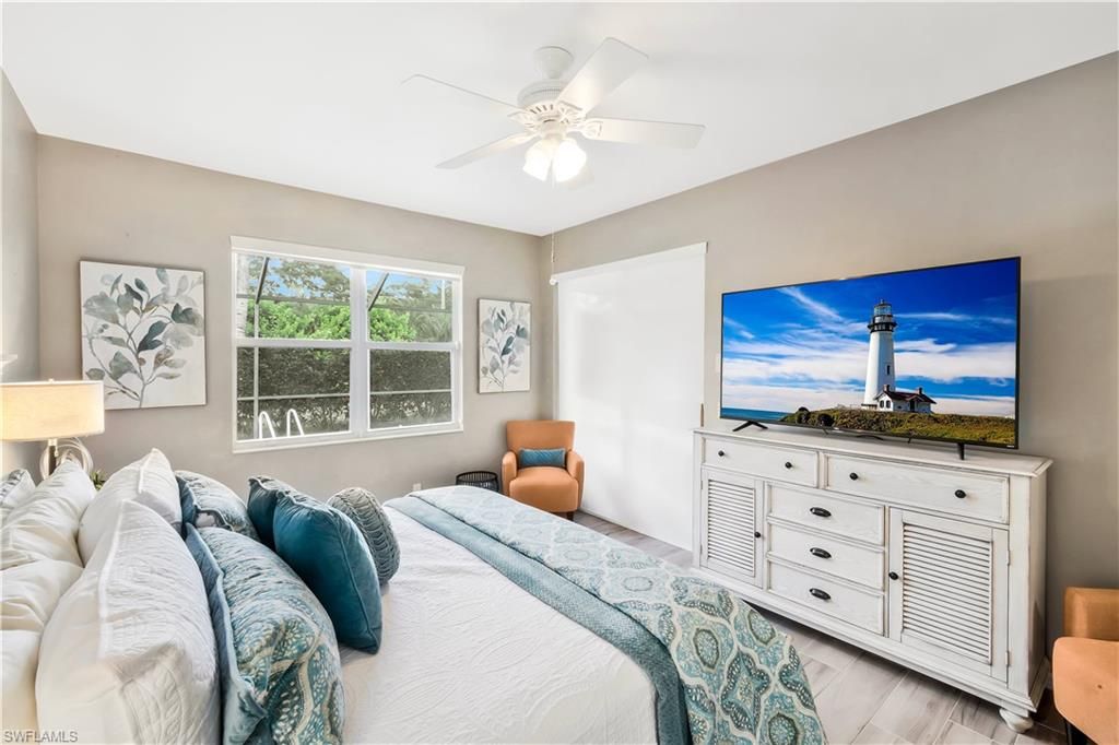 Bedroom, Interior, Water, Wood Texture Flooring