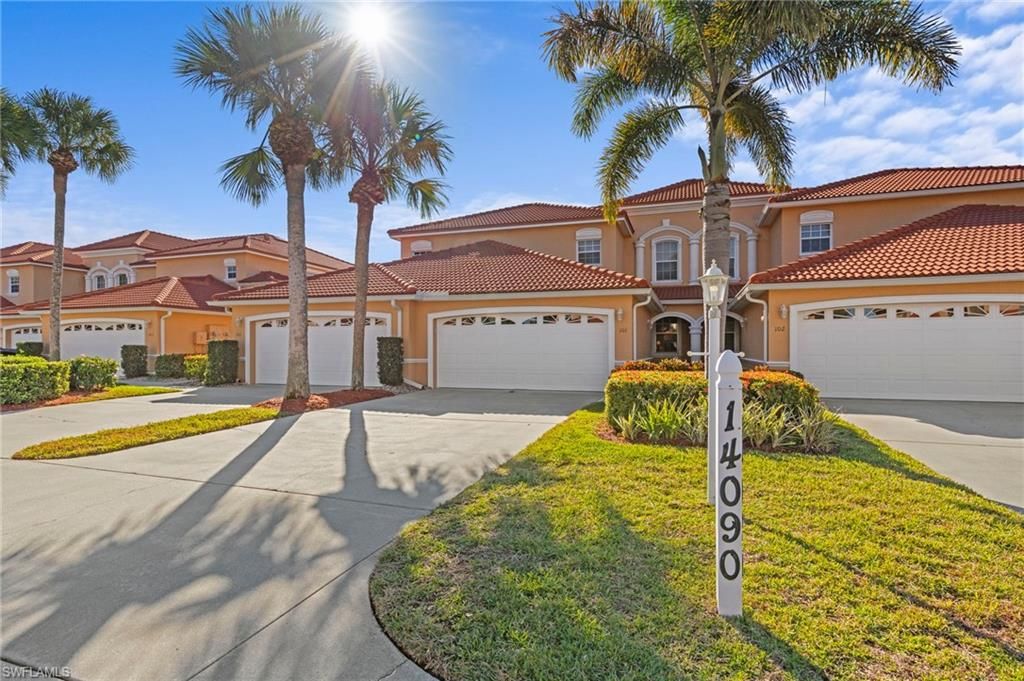 Attached, Exterior, Facade, Mediterranean