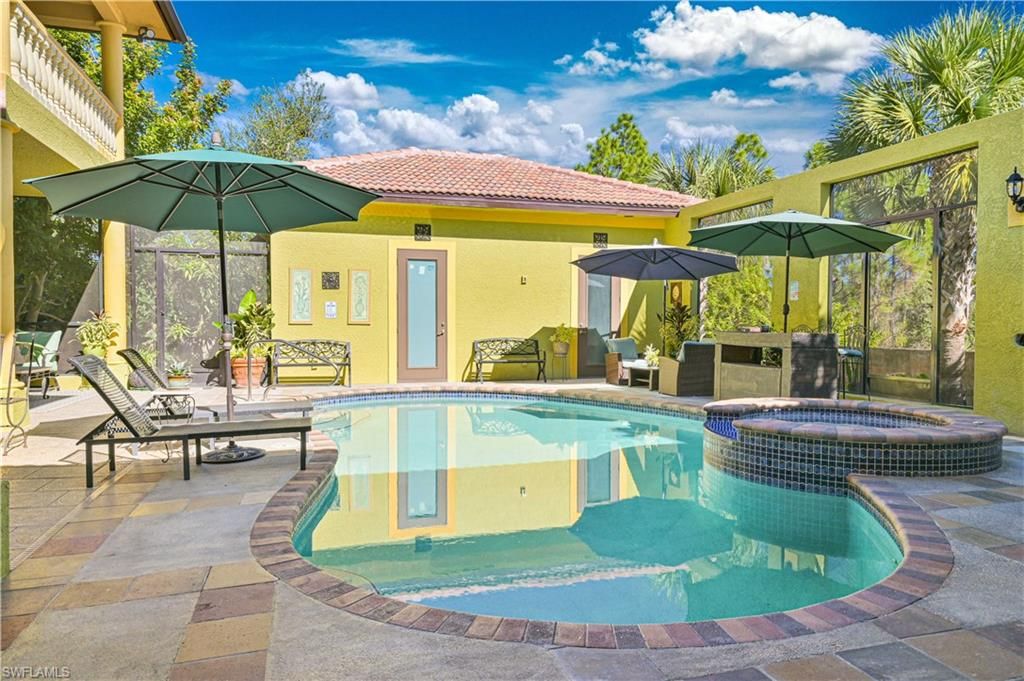 Exterior, Outdoor Kitchen, Pool