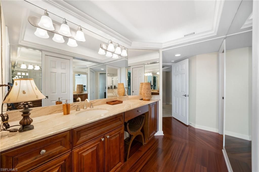 Bathroom, Interior, Recessed Lighting, Wood Texture Flooring