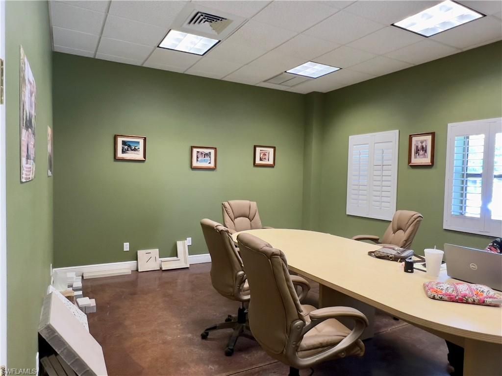 Home Office, Interior